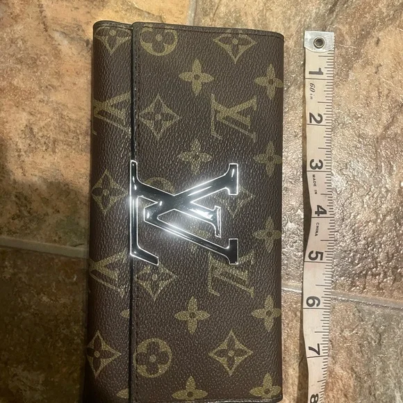 LVee monogram logo long wallet to match your bag or purse. 🔥🔥🔥 - Picture 3 of 3